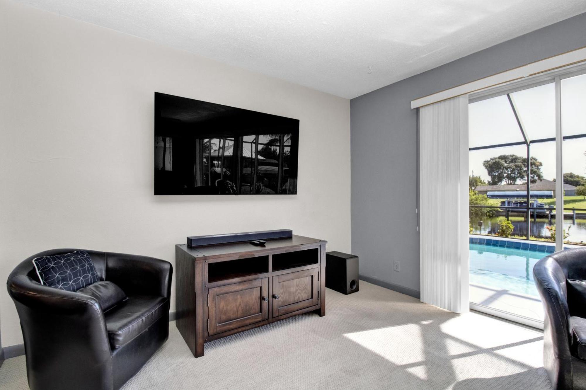Pet Friendly Canal Front 3-Bedroom Grand Villa With Pool, Linai And Dock Port Charlotte Bagian luar foto
